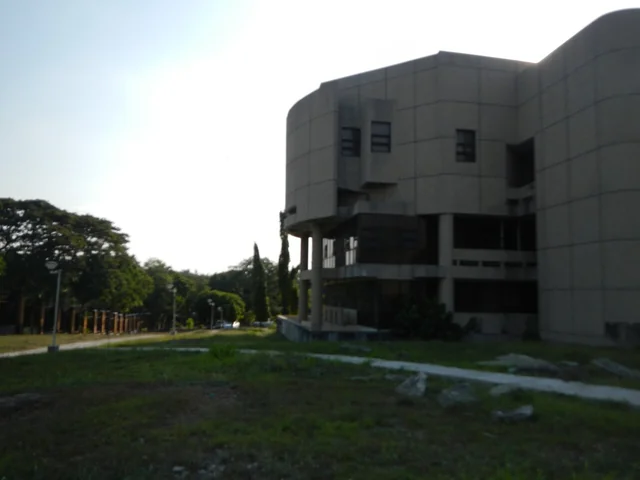 Gusali ng Institute of Mathematics sa UP Diliman.