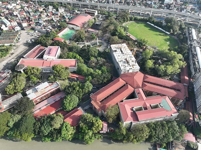 Tanaw mula sa itaas ng PUP Mabini Campus sa Santa Mesa, Maynila.