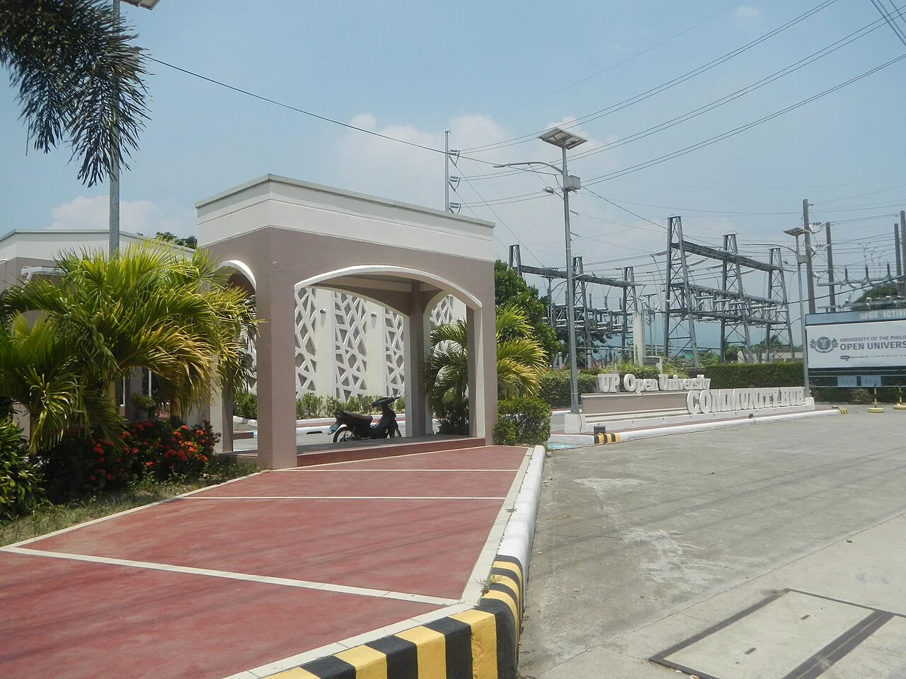 Pasukan ng UPOU Community Hub sa Los Baños, Laguna.